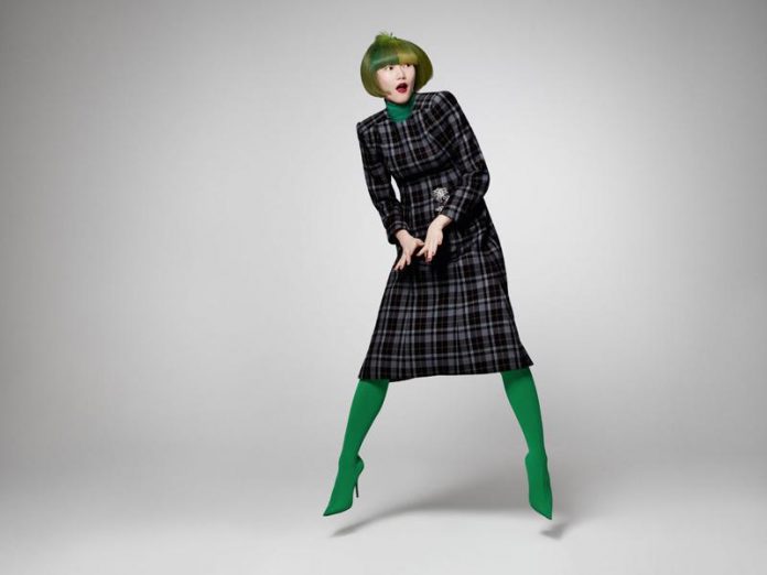 ColorZoom_GWEN_SHOOT_01_335_V2-CMYK