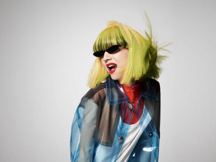 ColorZoom_MAJA_SHOOT_02_432_V4-CMYK