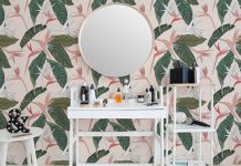 Salon fryzjerski usłany kwiatami, czyli wybieramy floralne tapety